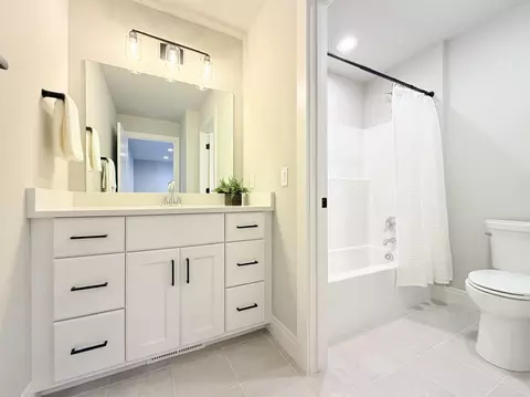 Bath - 4747 Bellflower Dr, Deforest, WI 53532 photo 3 of 3