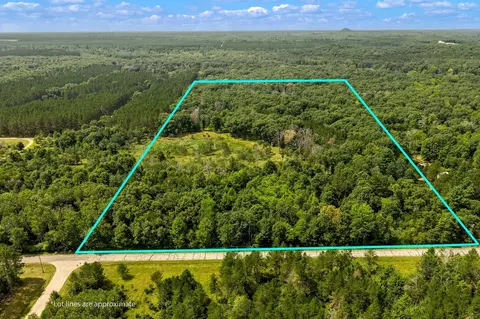 689 6th Ave, Hancock, WI 54943