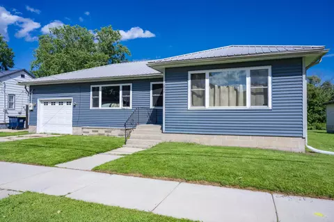 1016 Academy St, Elroy, WI 53929