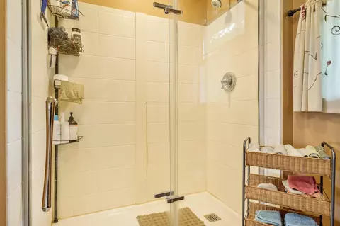 Bath - 1516 E Philhower Rd, Beloit, WI 53511 photo 1 of 6