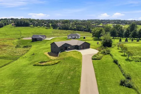 1095 Walnut Dell Rd, Platteville, WI 53818