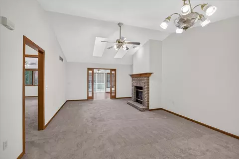 622 Springbrook Cir #43, Deforest, WI 53532 photo 17