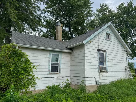 Exterior - 2724 E Stateline Rd, Beloit, WI 53511 photo 2 of 2