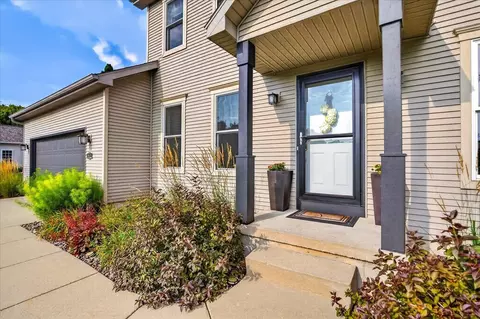 912 Questa Ridge Trl, Verona, WI 53593