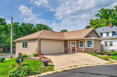 2004 Butler Ct, Middleton, WI 53562