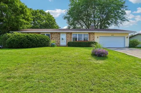 307 Meadowlark Cir, Deerfield, WI 53531