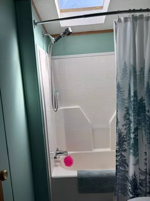 Bath - 832 Ruffalo Dr, Plainfield, WI 54966 photo 6 of 9