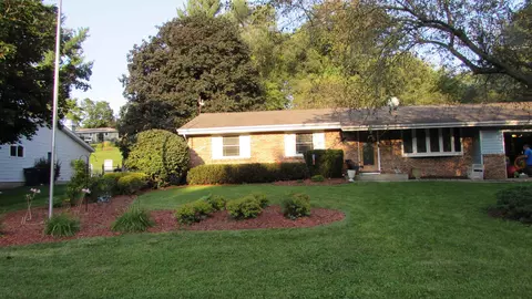 522 Sussex Dr, Janesville, WI 53546