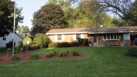 522 Sussex Dr, Janesville, WI 53546