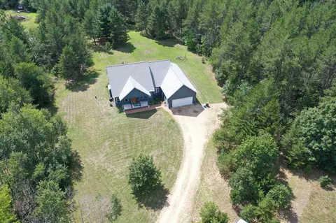 w1624 Dees Road, Lyndon Station, WI 53944