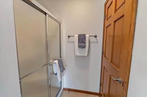 Bath - 640 Springbrook Cir, Deforest, WI 53532 photo 2 of 3