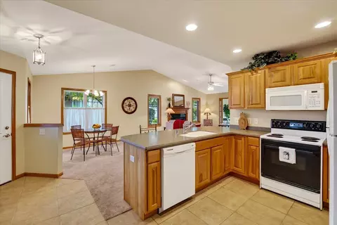 Kitchen - 640 Springbrook Cir, Deforest, WI 53532 photo 3 of 4
