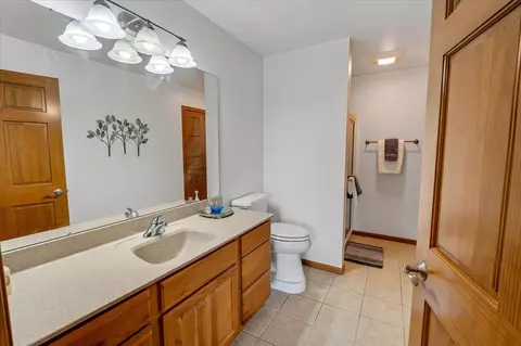 Bath - 640 Springbrook Cir, Deforest, WI 53532 photo 1 of 3
