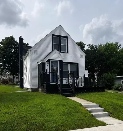 760 Grace St, Platteville, WI 53818