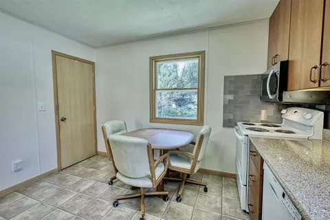 2012 S Terry Ct, Beloit, WI 53511 photo 12