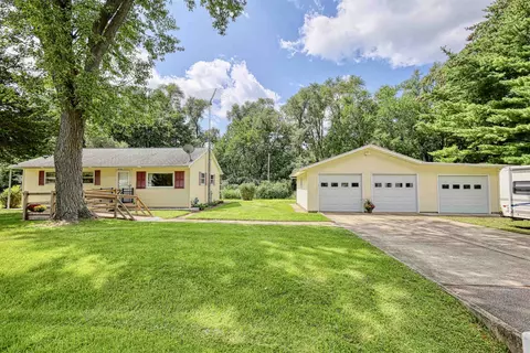 2012 S Terry Ct, Beloit, WI 53511 photo 2