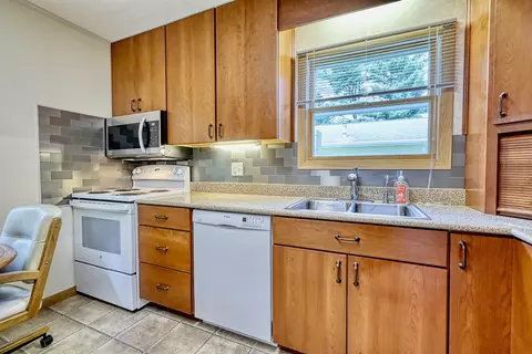 2012 S Terry Ct, Beloit, WI 53511 photo 9