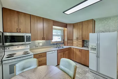 2012 S Terry Ct, Beloit, WI 53511 photo 11