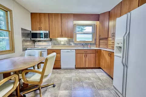 2012 S Terry Ct, Beloit, WI 53511 photo 8