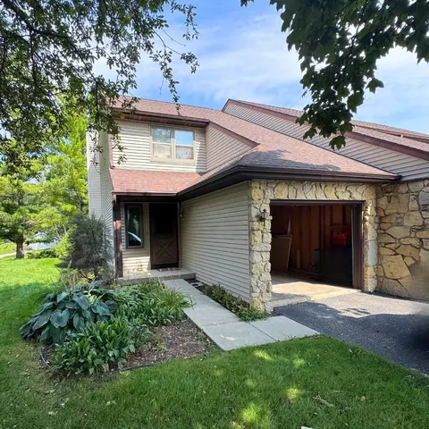 301 Williamsburg Way Ct, Fitchburg, WI 53719