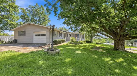 1401 Fayette Rd, Darlington, WI 53530