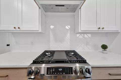 Kitchen - 636 Rustic Rise Way, Verona, WI 53593 photo 6 of 7