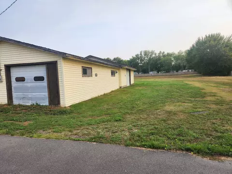 209 E 25th St, Marshfield, WI 54449 photo 3