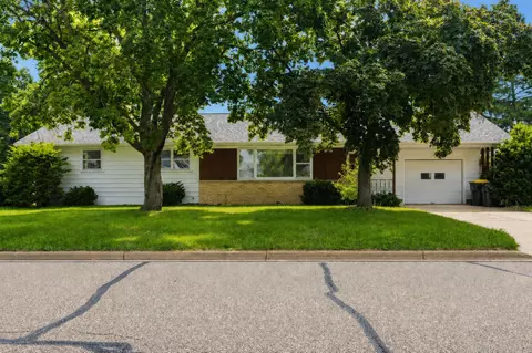 50 6th St, Prairie Du Sac, WI 53578