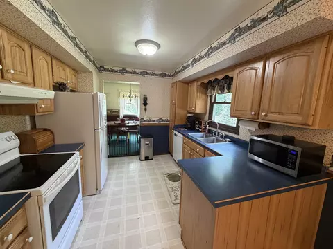 Kitchen - 14 Eldon Ct, Madison, WI 53716 photo 2 of 3