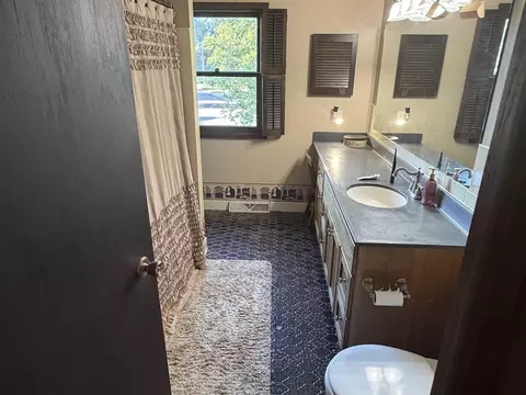 Bath - 14 Eldon Ct, Madison, WI 53716 photo 3 of 3