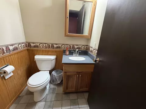Bath - 14 Eldon Ct, Madison, WI 53716 photo 2 of 3