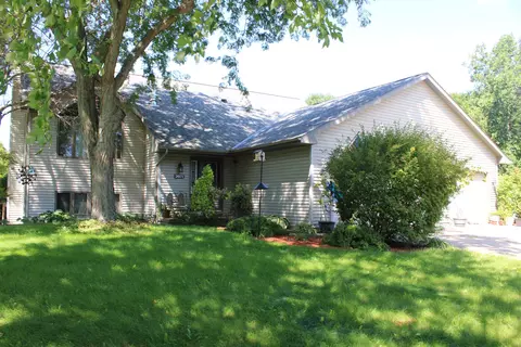 2071 Yahara Dr, Stoughton, WI 53589