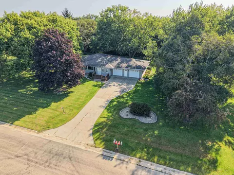 5644 Major Ln, Platteville, WI 53818