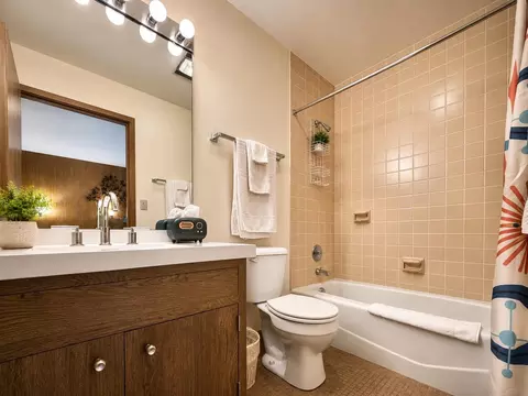 Bath - 1520 Emerson St, Beloit, WI 53511 photo 4 of 4