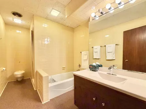 Bath - 1520 Emerson St, Beloit, WI 53511 photo 3 of 4