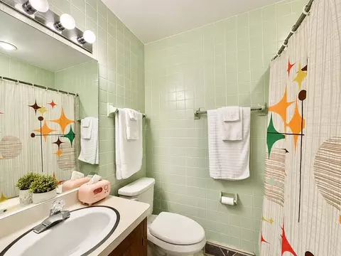 Bath - 1520 Emerson St, Beloit, WI 53511 photo 2 of 4