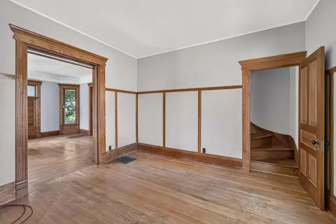 Living - 954 Bluff St, Beloit, WI 53511 photo 5 of 6