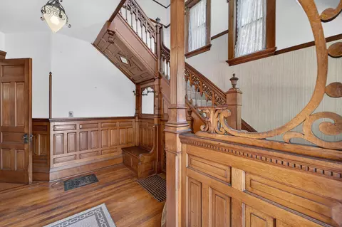 Entry Way - 954 Bluff St, Beloit, WI 53511 photo 1 of 6