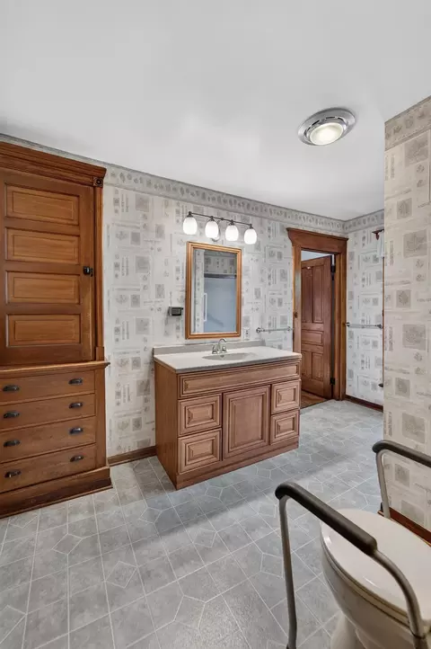 Bath - 954 Bluff St, Beloit, WI 53511 photo 3 of 3