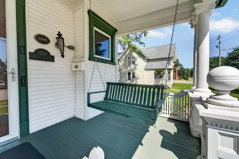 Exterior - 954 Bluff St, Beloit, WI 53511 photo 2 of 9