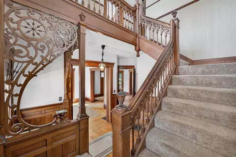 Entry Way - 954 Bluff St, Beloit, WI 53511 photo 5 of 6