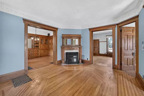 Living - 954 Bluff St, Beloit, WI 53511 photo 3 of 6