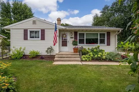 306 Garnet Ln, Madison, WI 53714