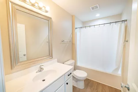 Bath - 3687 Cardinal Dr, Beloit, WI 53511 photo 3 of 3