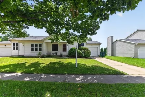 208 W Clover Ln #B, Cottage Grove, WI 53527