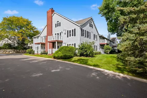 917 Harbor House Dr #8, Madison, WI 53719