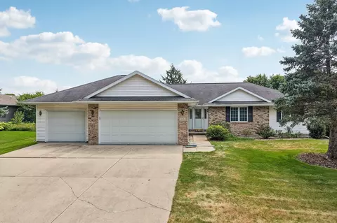 210 Pinnacle Dr, Lake Mills, WI 53551