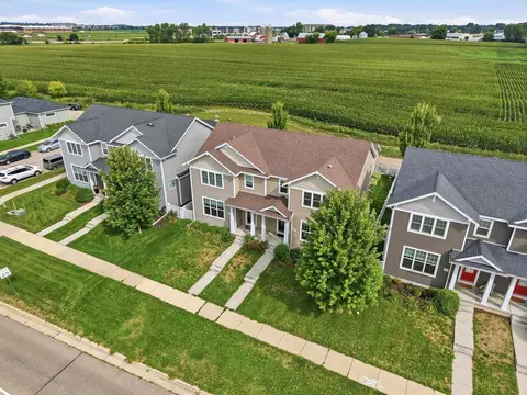 1042 Okeeffe Ave, Sun Prairie, WI 53590