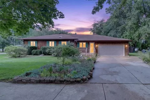 2002 Mineral Point Ave, Janesville, WI 53548