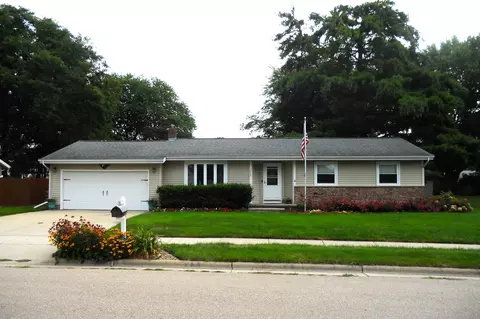 1065 Tara Dr, Sun Prairie, WI 53590